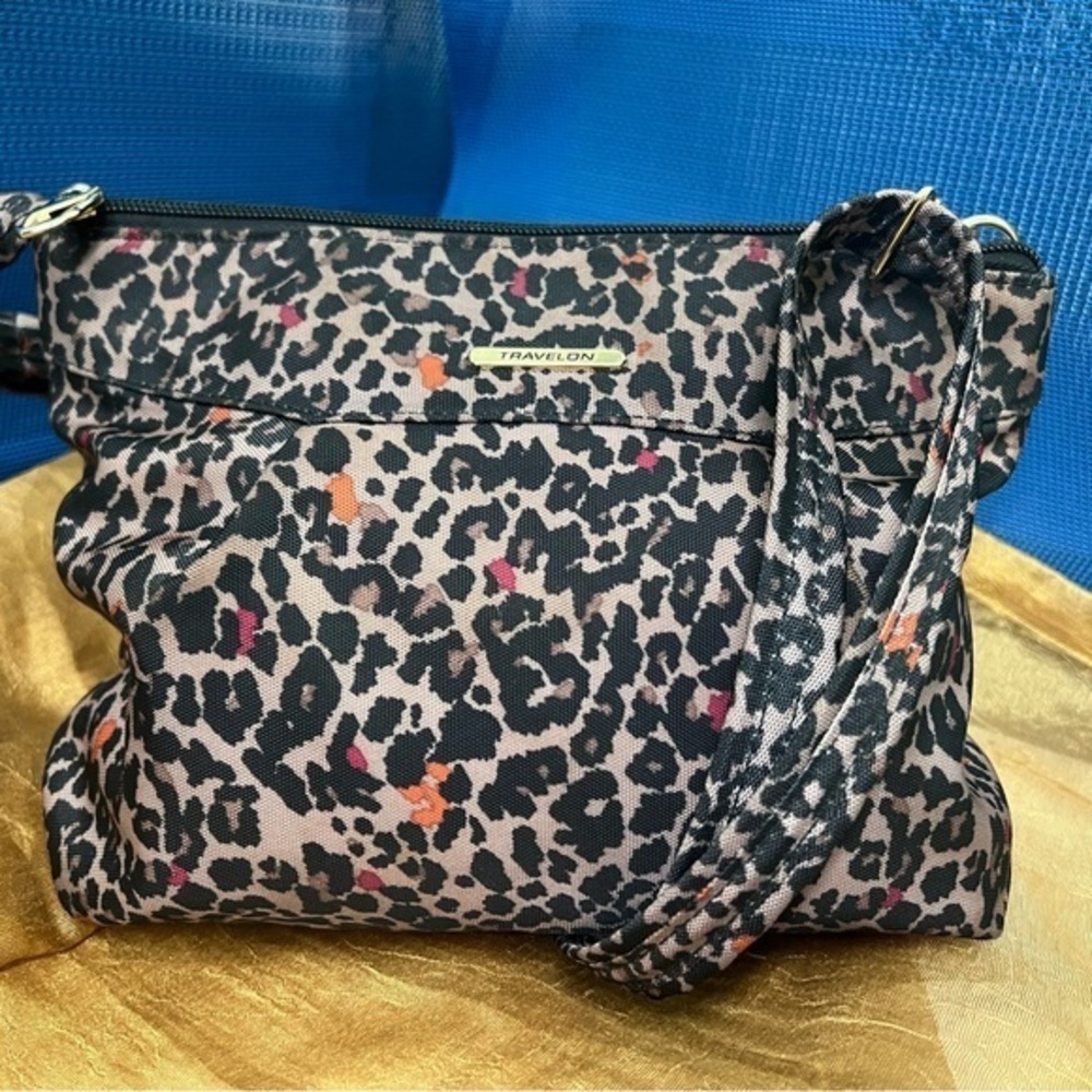 Travelon Animal print crossbody bag